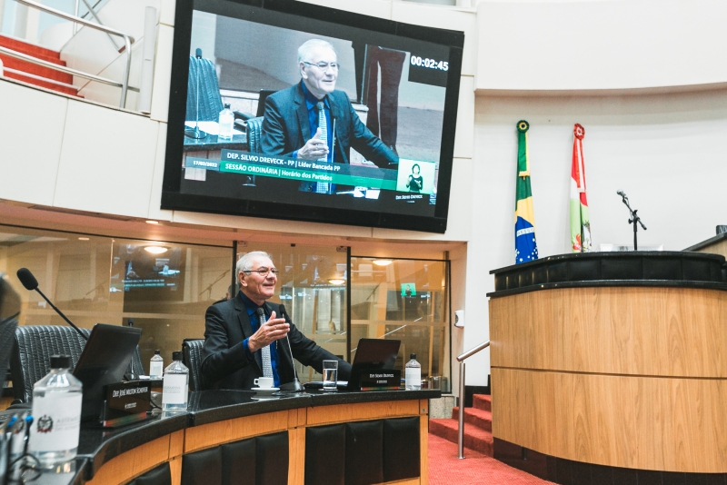  Deputado Silvio Dreveck fala sobre combate à estiagem em sessão da ALESC