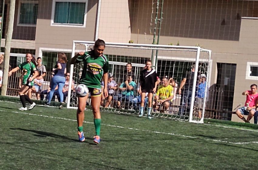  Futebol feminino abre a tarde de decisões na Arena Peschiski