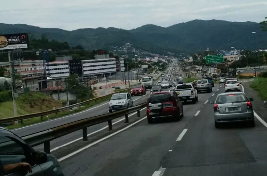  Loucura! Pai busca filhos na escola e vai a motel com garota de programa