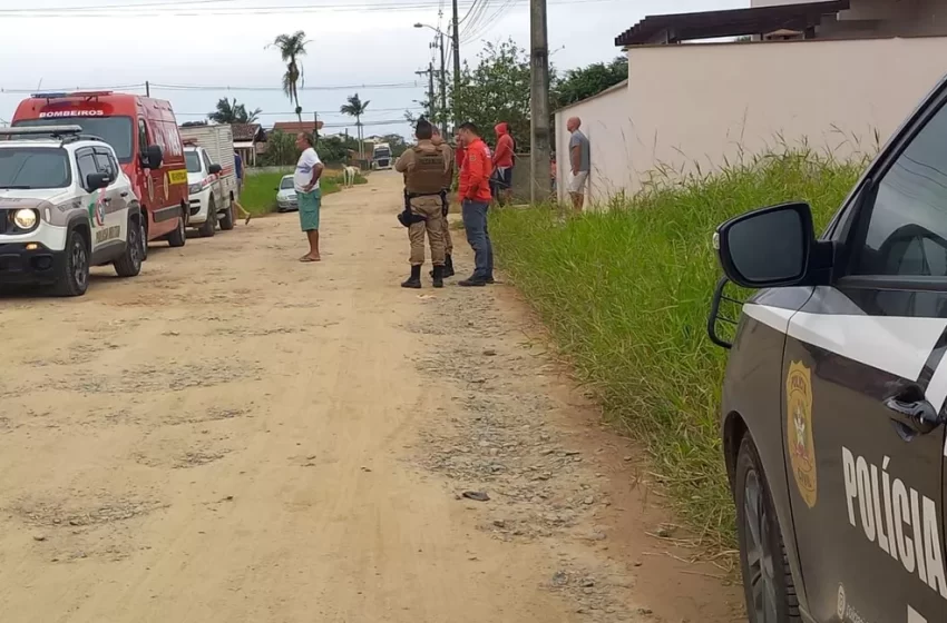  Corpo é encontrado dentro de buraco com sinais de choque elétrico