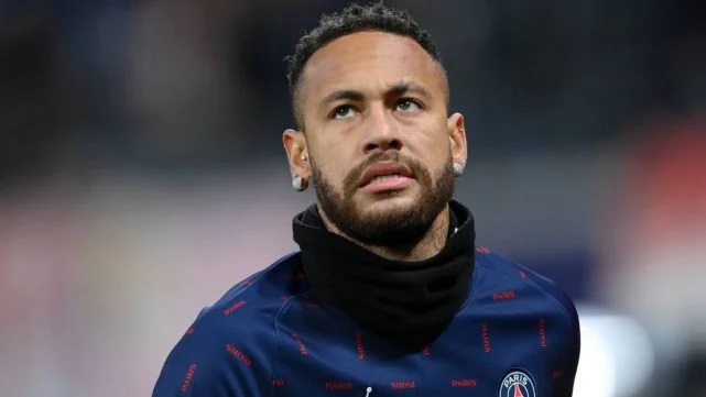  PSG demite Neymar em período de férias