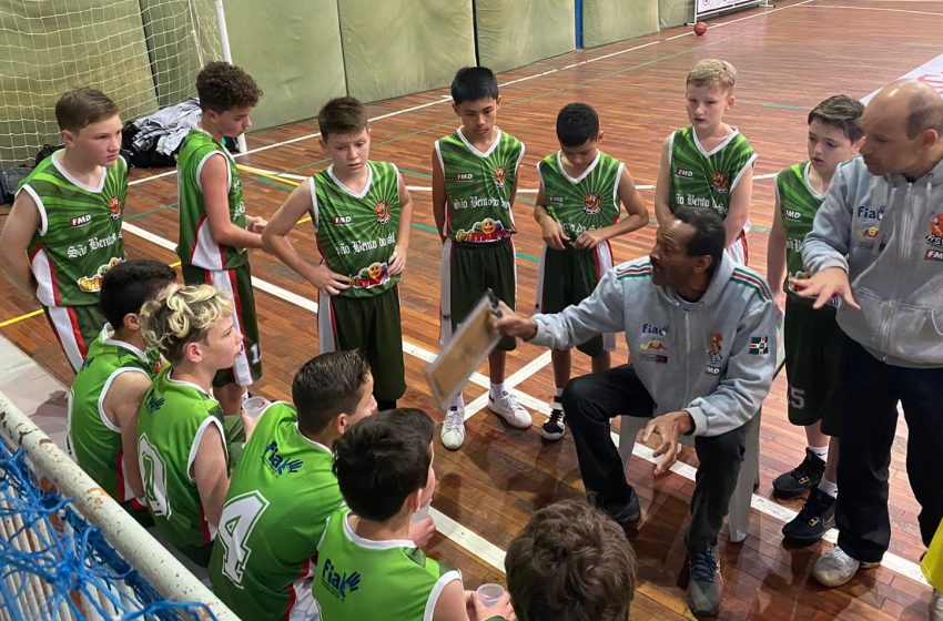  Garotos do basquete presenteiam pais no Annes