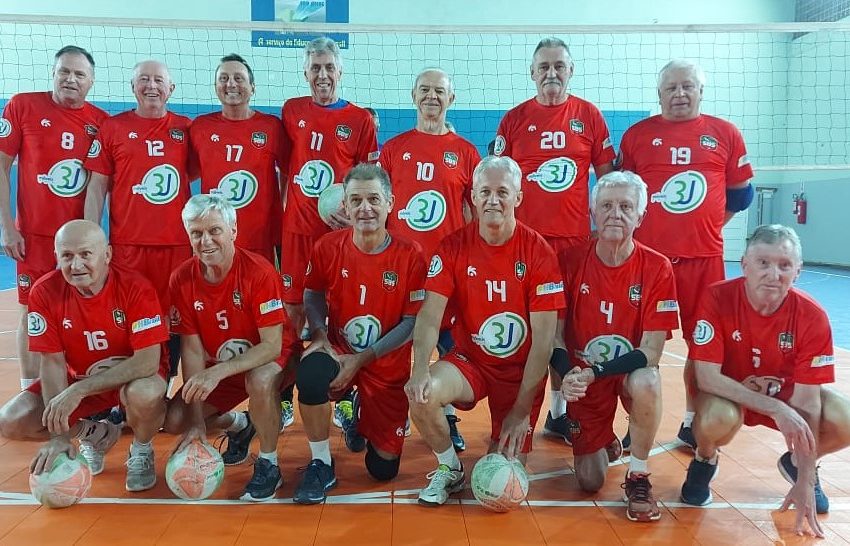  “Garotos e garotas” do voleibol em ação