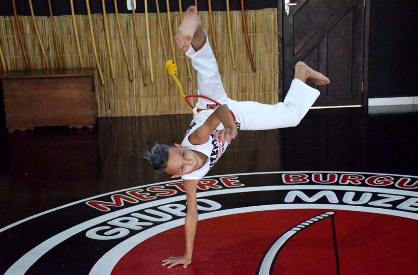  Com DNA de campeão menino de 11 anos é prodígio na capoeira