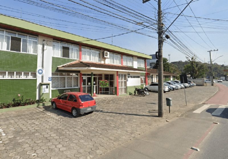  Aluno escreve a palavra “massacre” em parede de banheiro e deixa escola em alerta