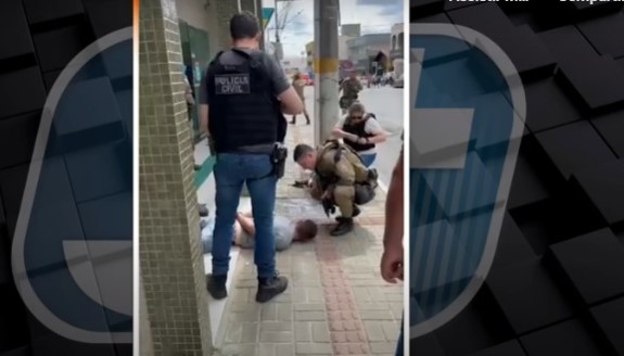  Troca de tiros em tentativa de assalto a agência bancária deixa vigilante ferido