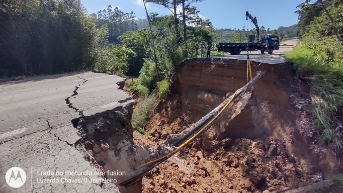  BR-280: Quase 10km com deslizamentos