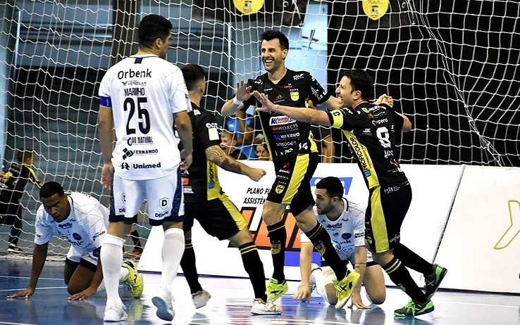  FUTSAL: Jaraguá vence mais uma em casa