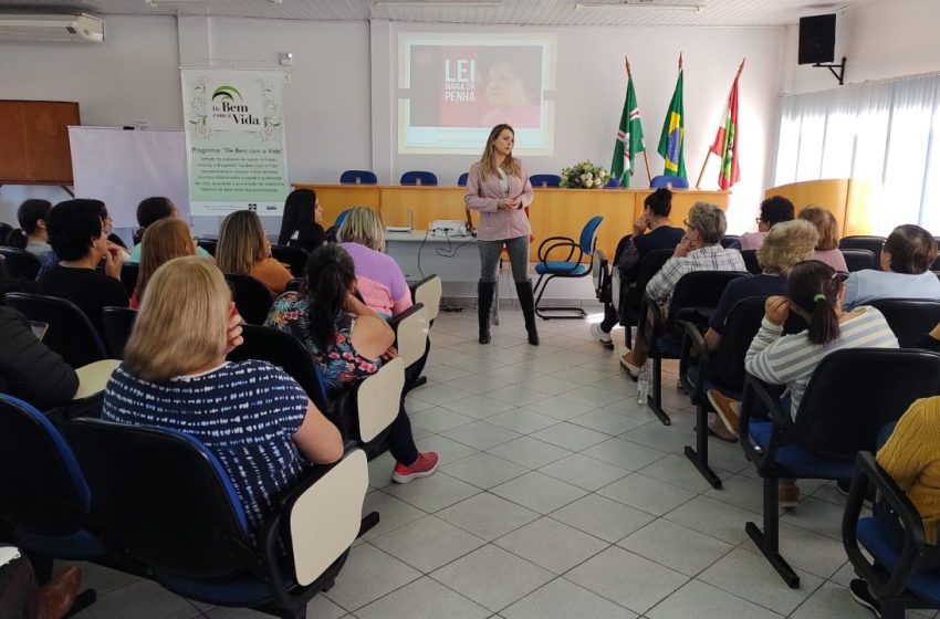  CLIMATÉRIO: Mulheres recebem orientações