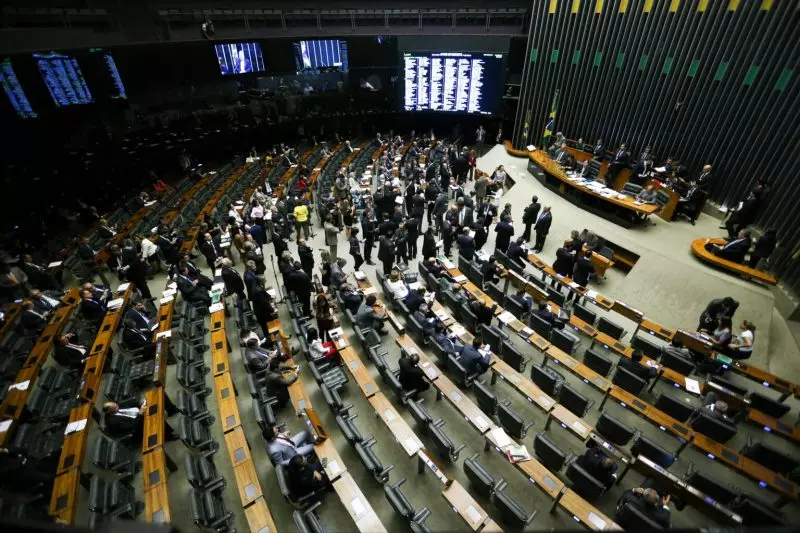  SC pode ganhar mais 4 deputados após revisão de vagas na Câmara Federal