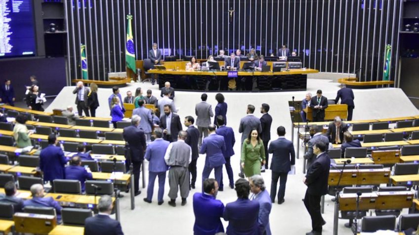  Câmara aprova texto-base da minirreforma eleitoral; votação prossegue nesta quinta-feira