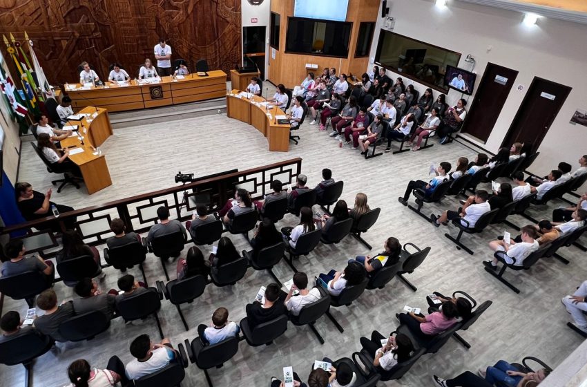  Sessão da Câmara Mirim lota plenário