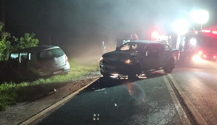  Motorista fica preso às ferragens em acidente