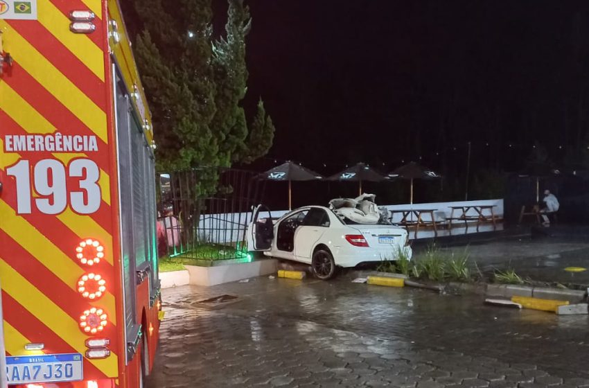  Acidente na madrugada desta sexta mata motorista e carona