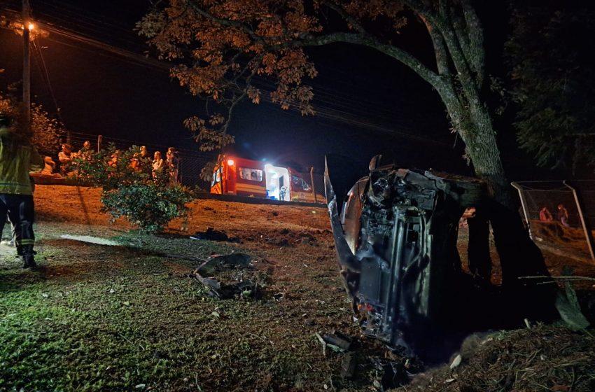  Batida em poste na Estrada Cruzeiro