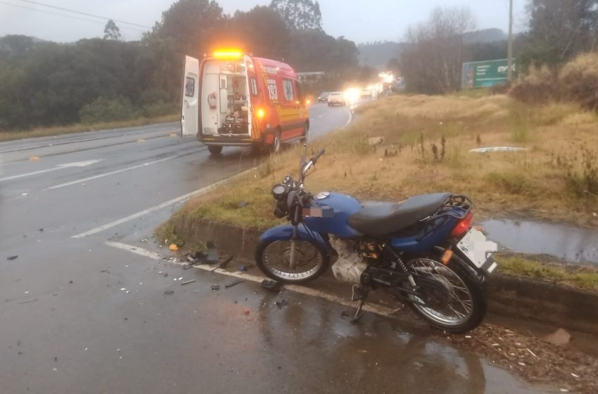  Colisão entre carro e moto na manhã desta quinta