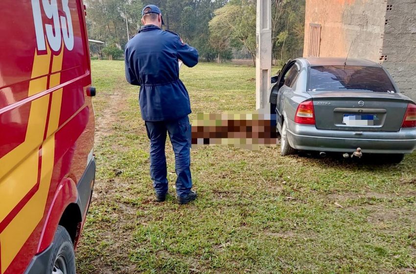  Homem é encontrado morto dentro de carro