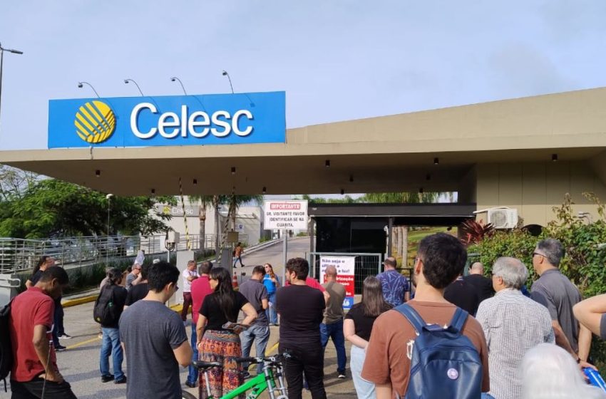  Trabalhadores da Celesc encerram greve e reabrem lojas em SC