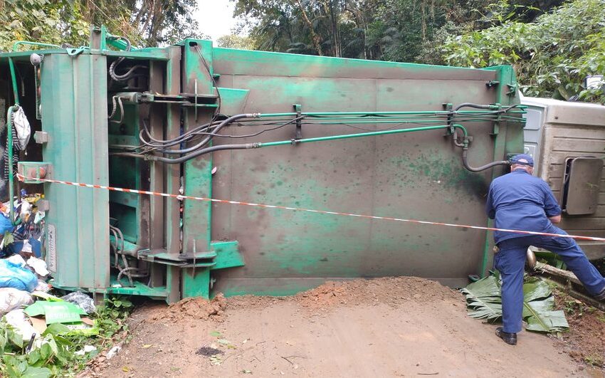  Trabalhador da coleta de lixo morre esmagado por caminhão