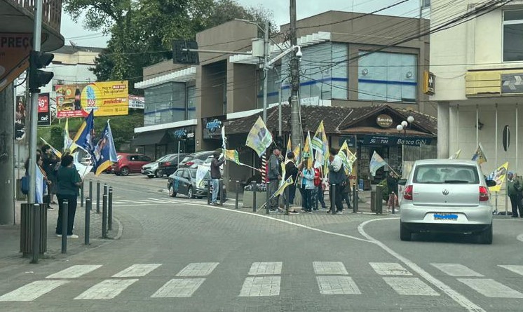  SÁBADO AGITADO: Últimas ações em busca do voto