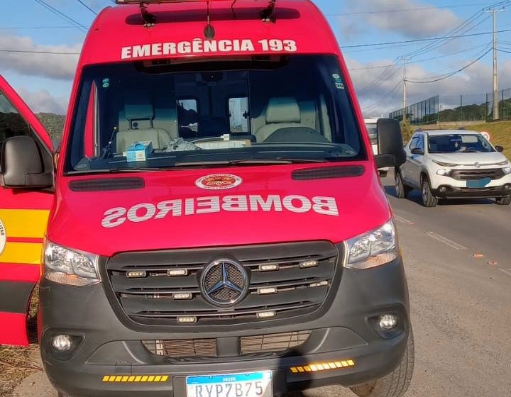  Ciclista sofre queda e é encaminhado ao Hospital