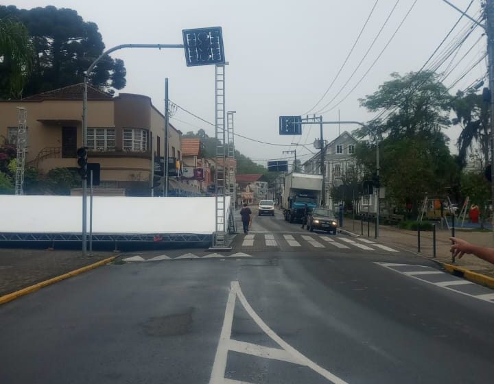  ATENÇÃO: trânsito interditado na Barão do Rio Branco