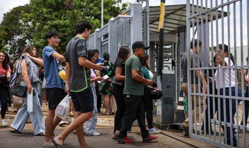  Índice de abstenção no primeiro dia do Enem cai para 26,6%