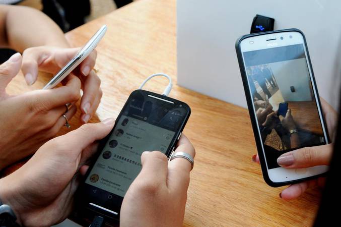  AGORA É LEI: Está proibido celular em sala de aula