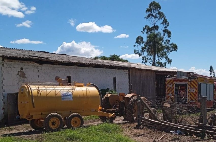  Incêndio em estufa mobiliza equipe de Bombeiros