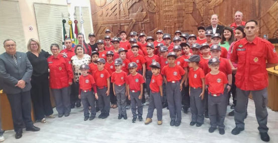  6ª turma de bombeiros mirins se forma